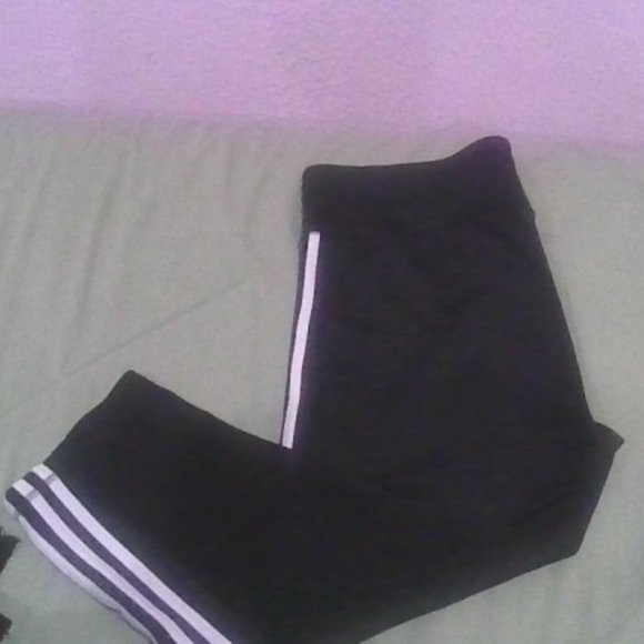 Adidas: XL adidas Capris - Picture 1 of 4